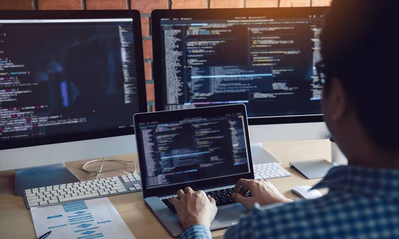 数据科学选型:R与Python如何赋能临泉县网站建设?